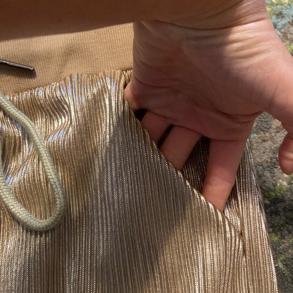 ⭐️ Know. One. Cares Gold Jogger Pants - Picture 9 of 11